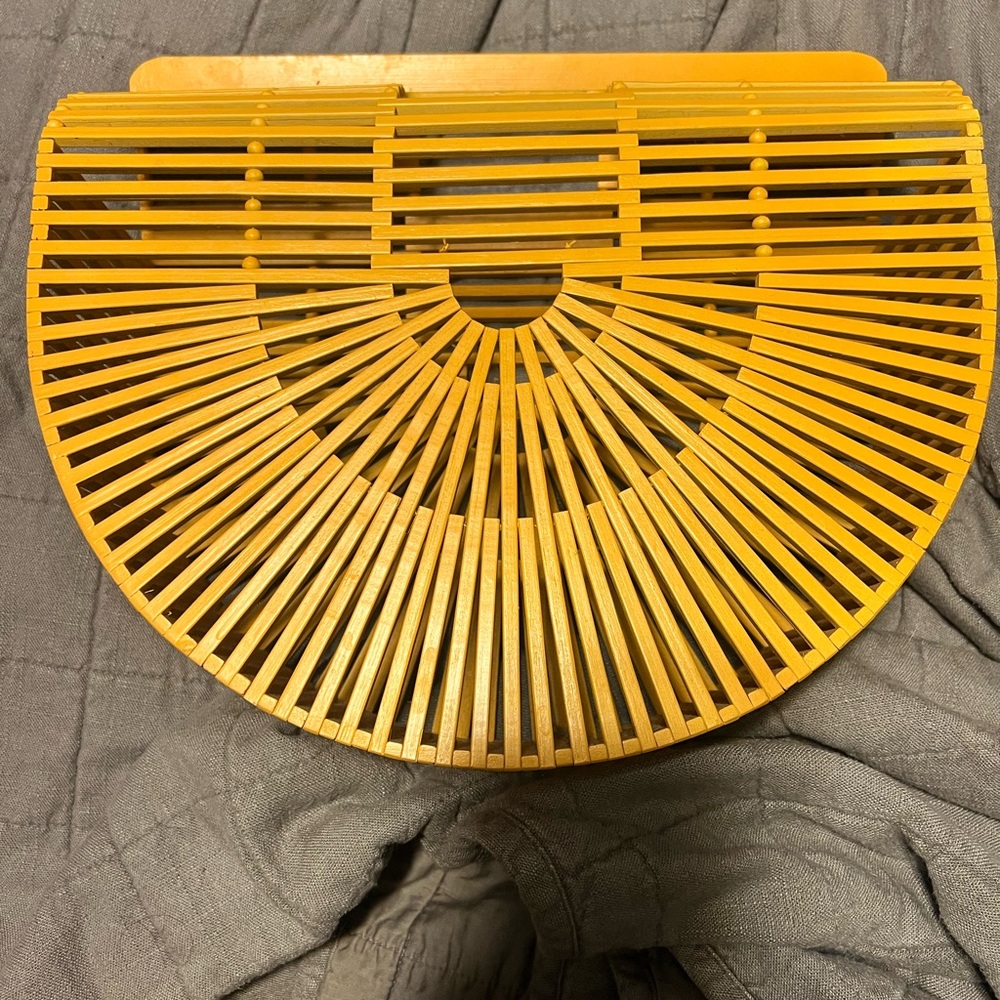 COPY - Modcloth yellow bamboo cage bag
Visit
$50.00* · Brand: Modcloth